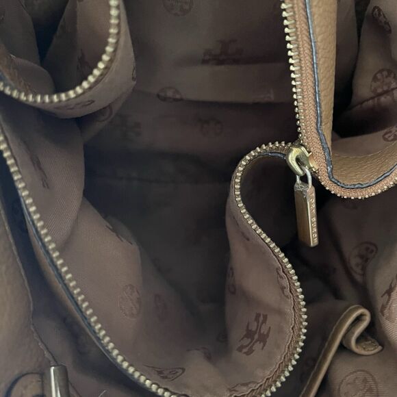 Tory Burch Marion East-West Tote in Royal Tan Pebbled Leather Gold Link Handle - Picture 6 of 12